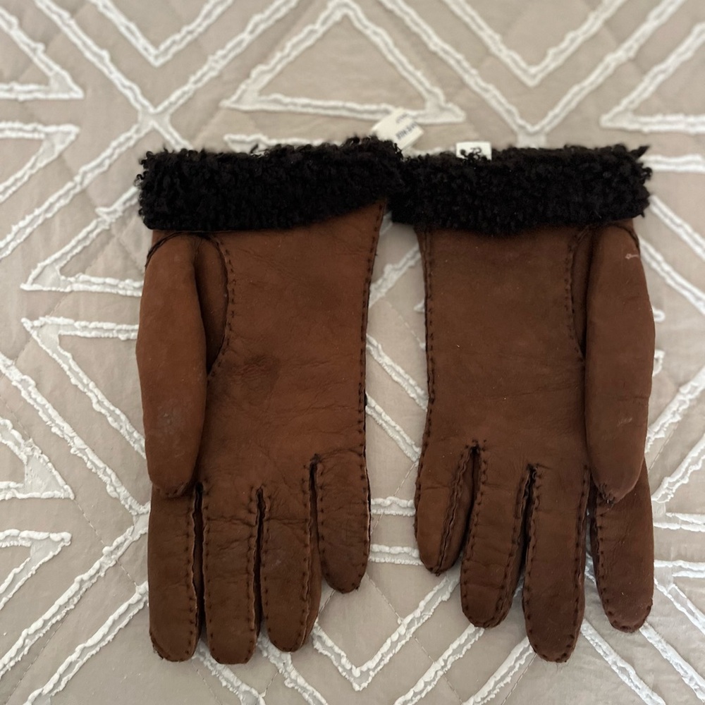SAKS FIFTH AVENUE GLOVES  NWOT